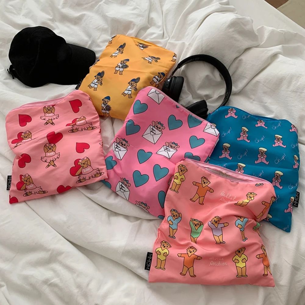 Stationery - Urocza kosmetyczka Kawaii z wzorem misia,